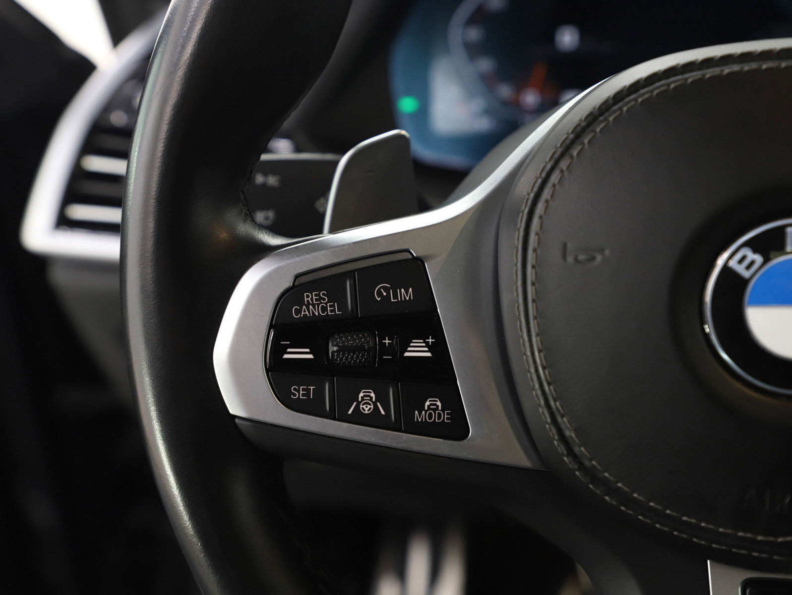 Used 2022 BMW X5 M50i image 30