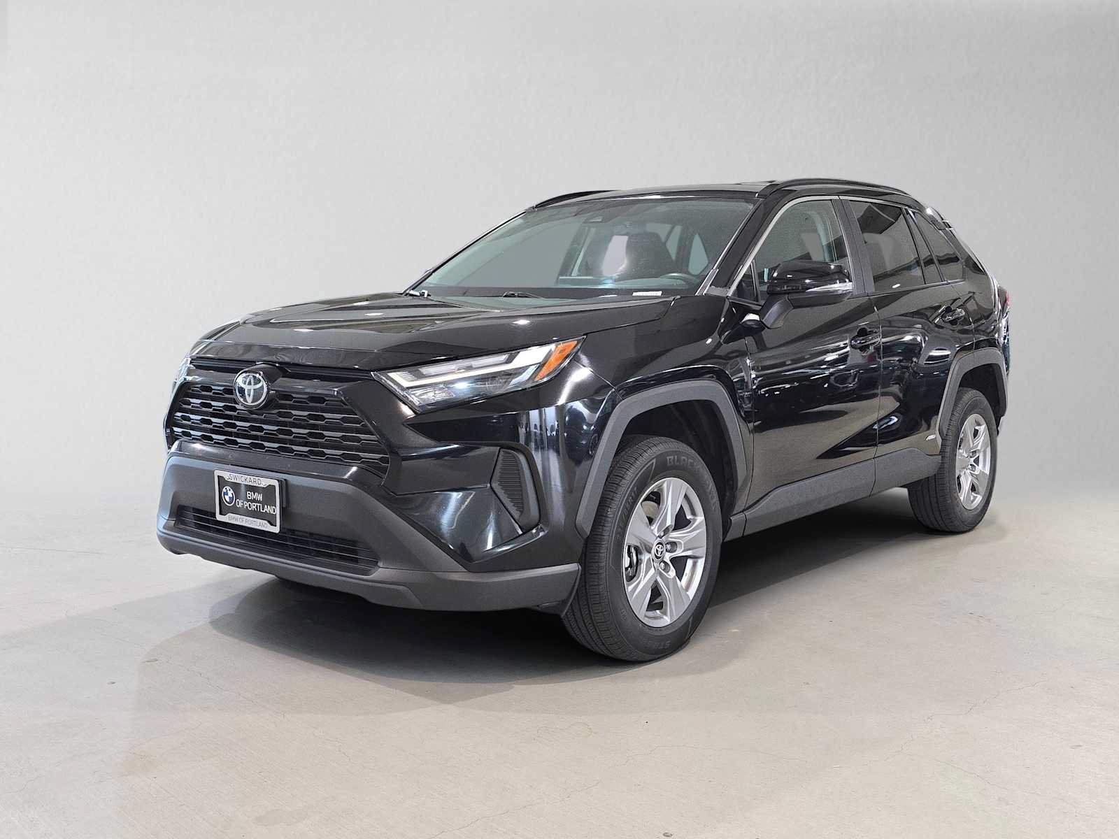 Used 2025 Toyota RAV4 XLE AWD/4WD image 7