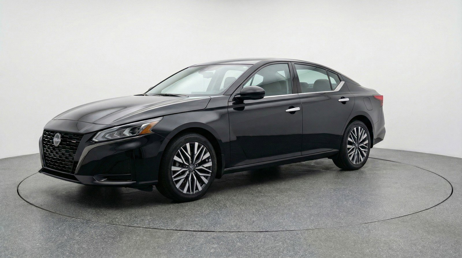 Used 2025 Nissan Altima 2.5 SV FWD image 3
