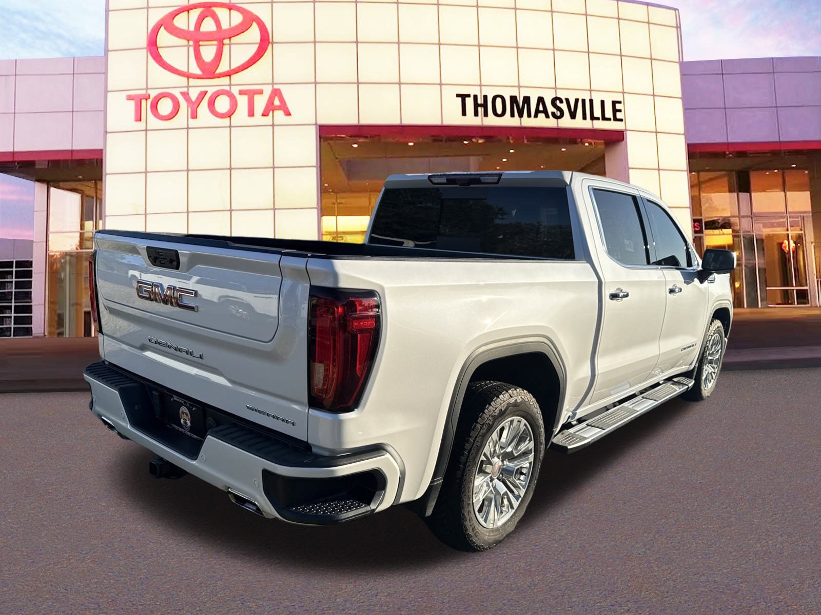 Used 2024 GMC Sierra 1500 Denali w/ Technology Package image 5