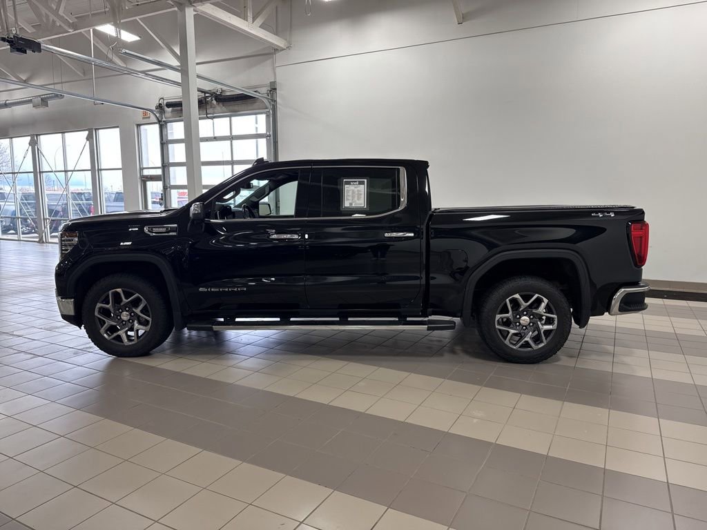 Used 2022 GMC Sierra 1500 SLT w/ SLT Premium Package AWD/4WD image 2