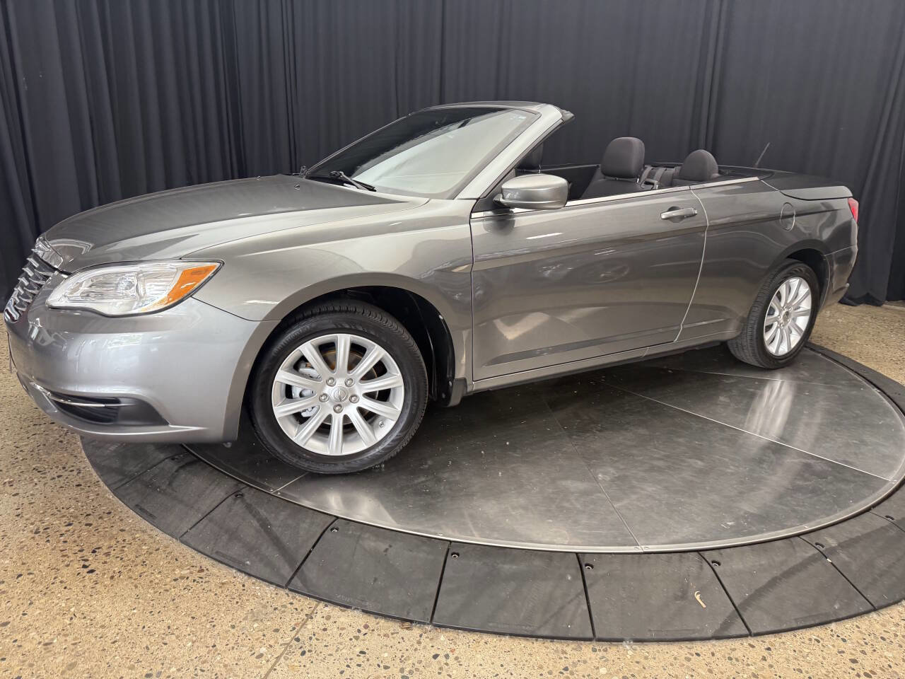 Used 2013 Chrysler 200 Touring image 3