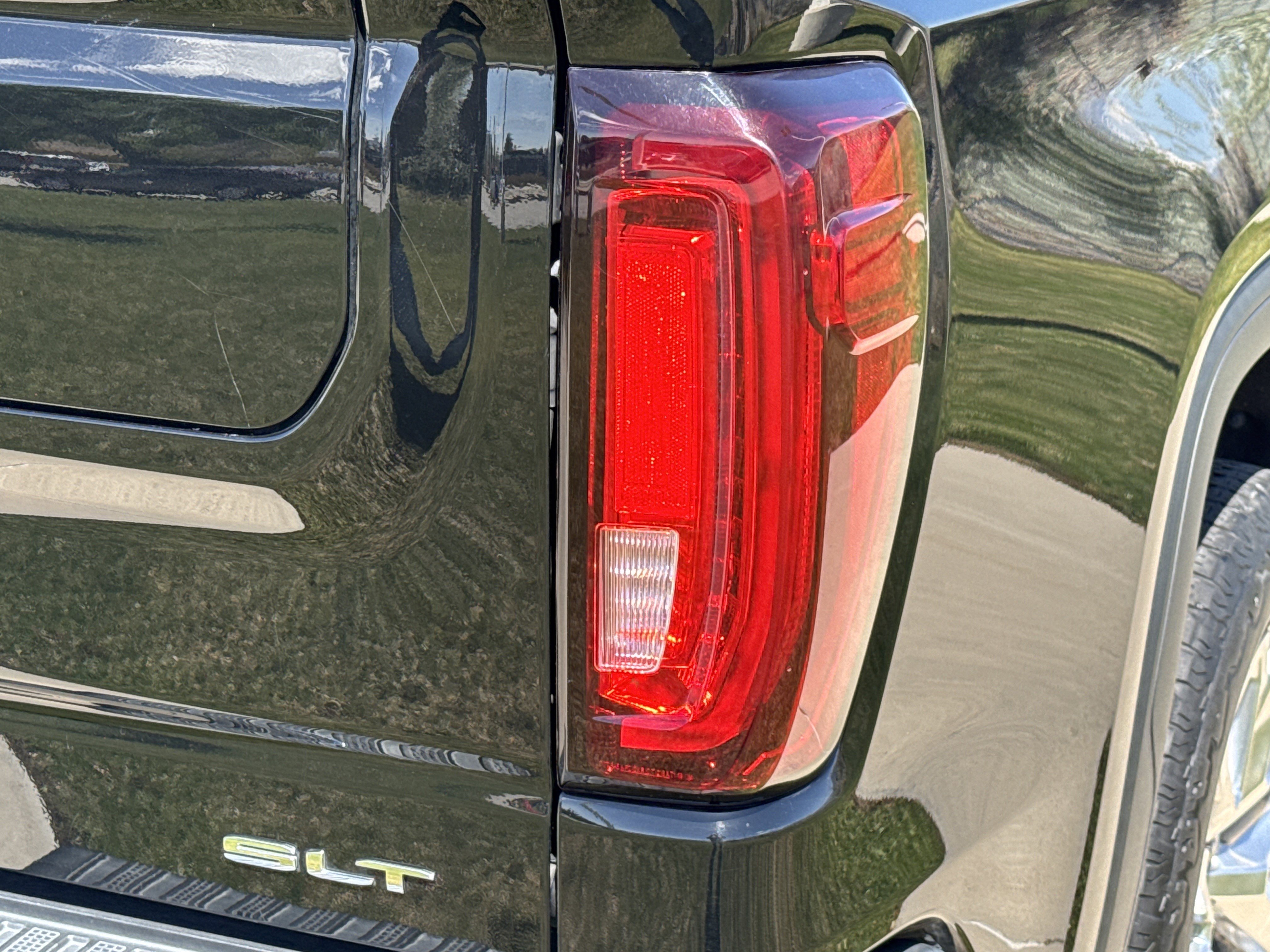 Used 2022 GMC Sierra 1500 SLT AWD/4WD image 11
