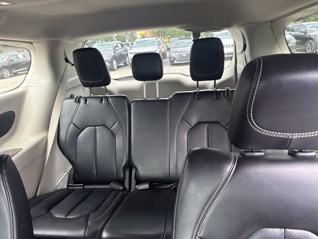 Used 2024 Chrysler Pacifica Touring-L FWD image 13