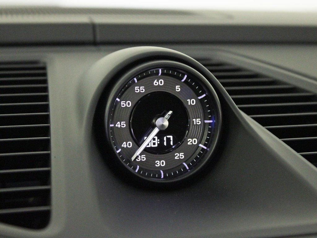 Certified 2025 Porsche Macan Turbo Electric AWD/4WD image 27