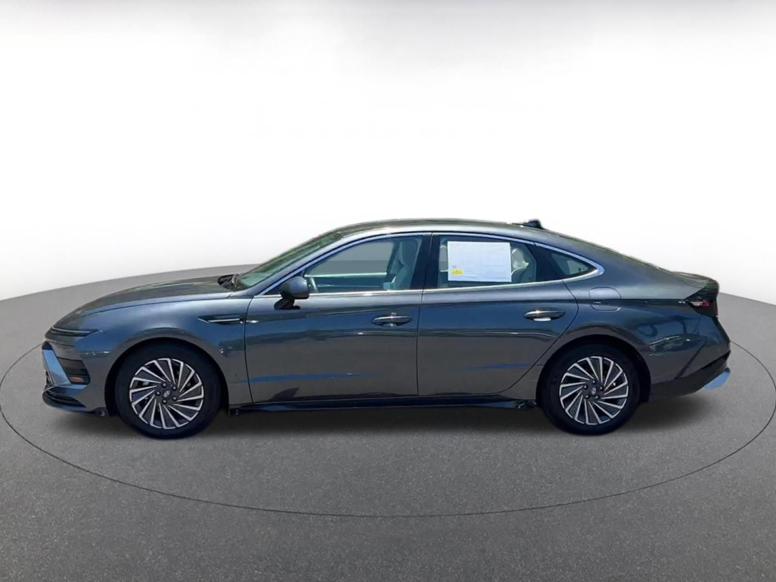 Used 2025 Hyundai Sonata SEL FWD image 9