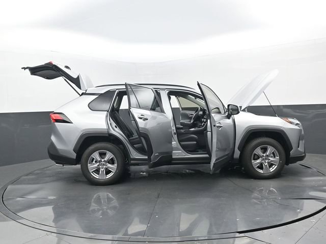 Used 2025 Toyota RAV4 XLE image 31