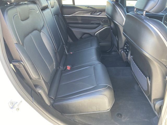 Used 2023 Jeep Grand Cherokee Overland w/ Luxury Tech Group IV AWD/4WD image 30