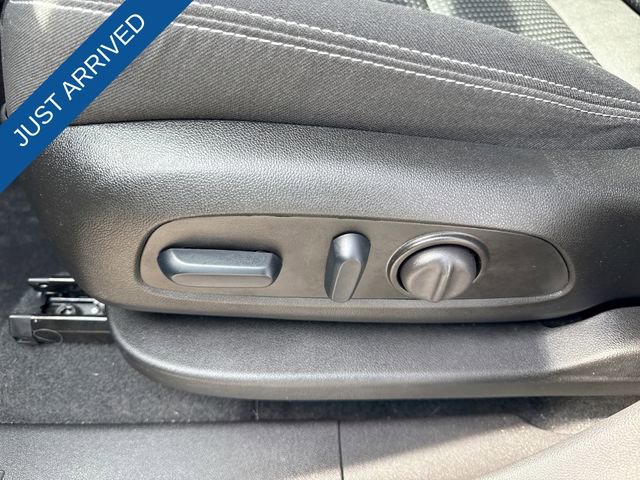 Used 2024 GMC Terrain SLE w/ Driver Convenience Package image 12