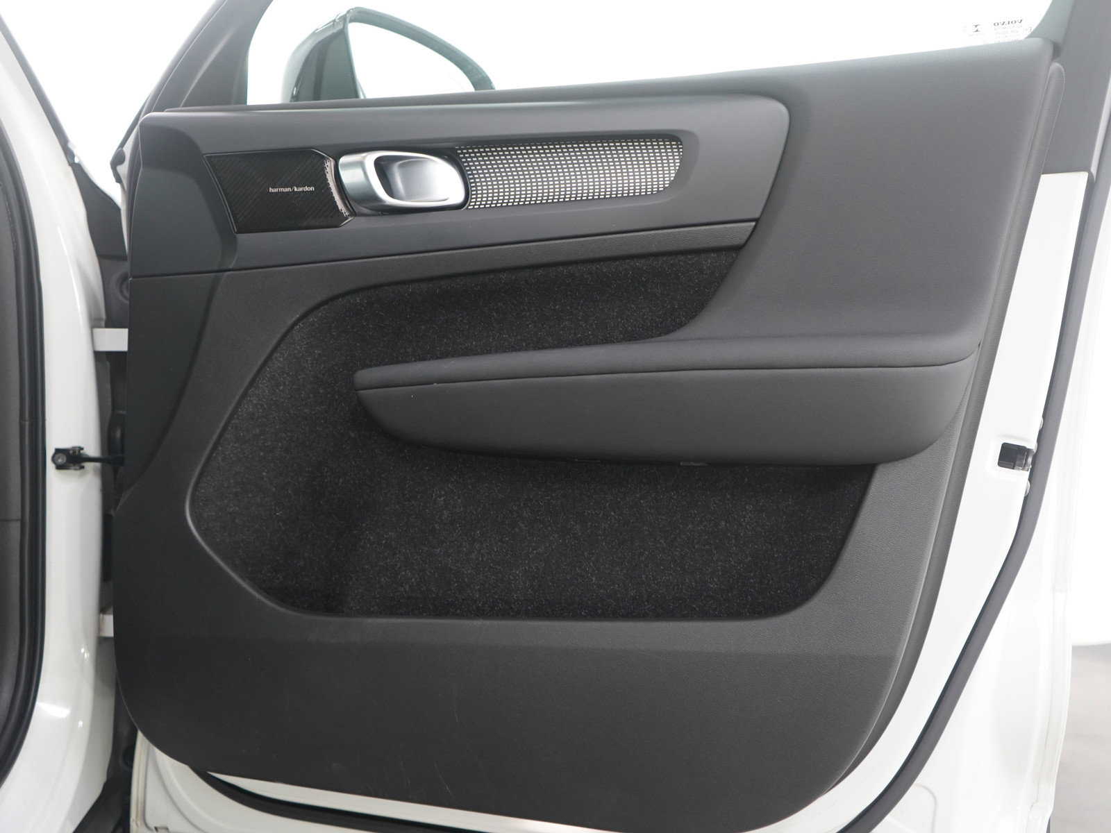 Used 2021 Volvo XC40 P8 Recharge w/ Advanced Package image 9