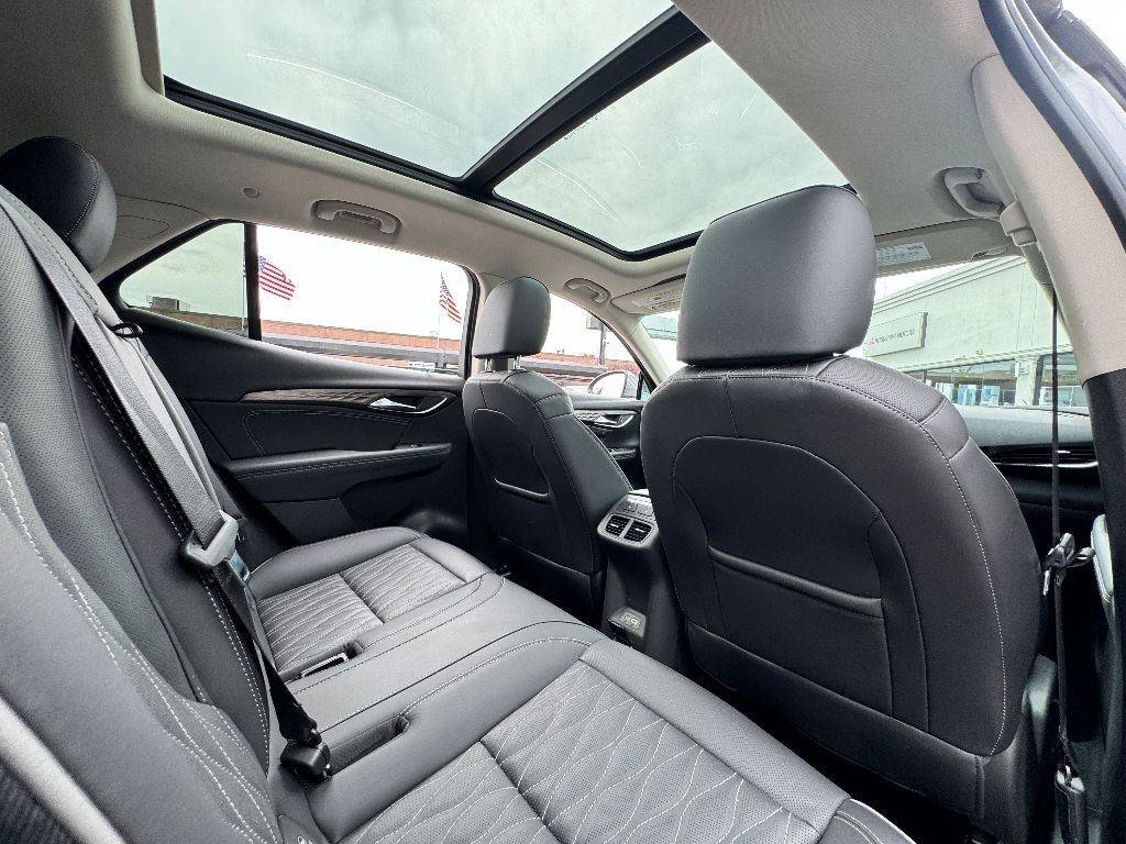 Used 2023 Buick Envision Avenir image 33