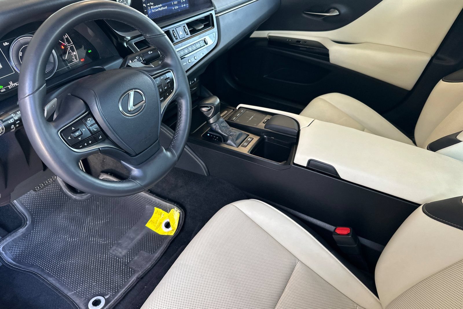 Used 2022 Lexus ES 300h w/ Premium Package FWD image 7
