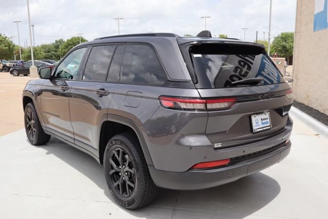 Used 2024 Jeep Grand Cherokee Altitude RWD image 8