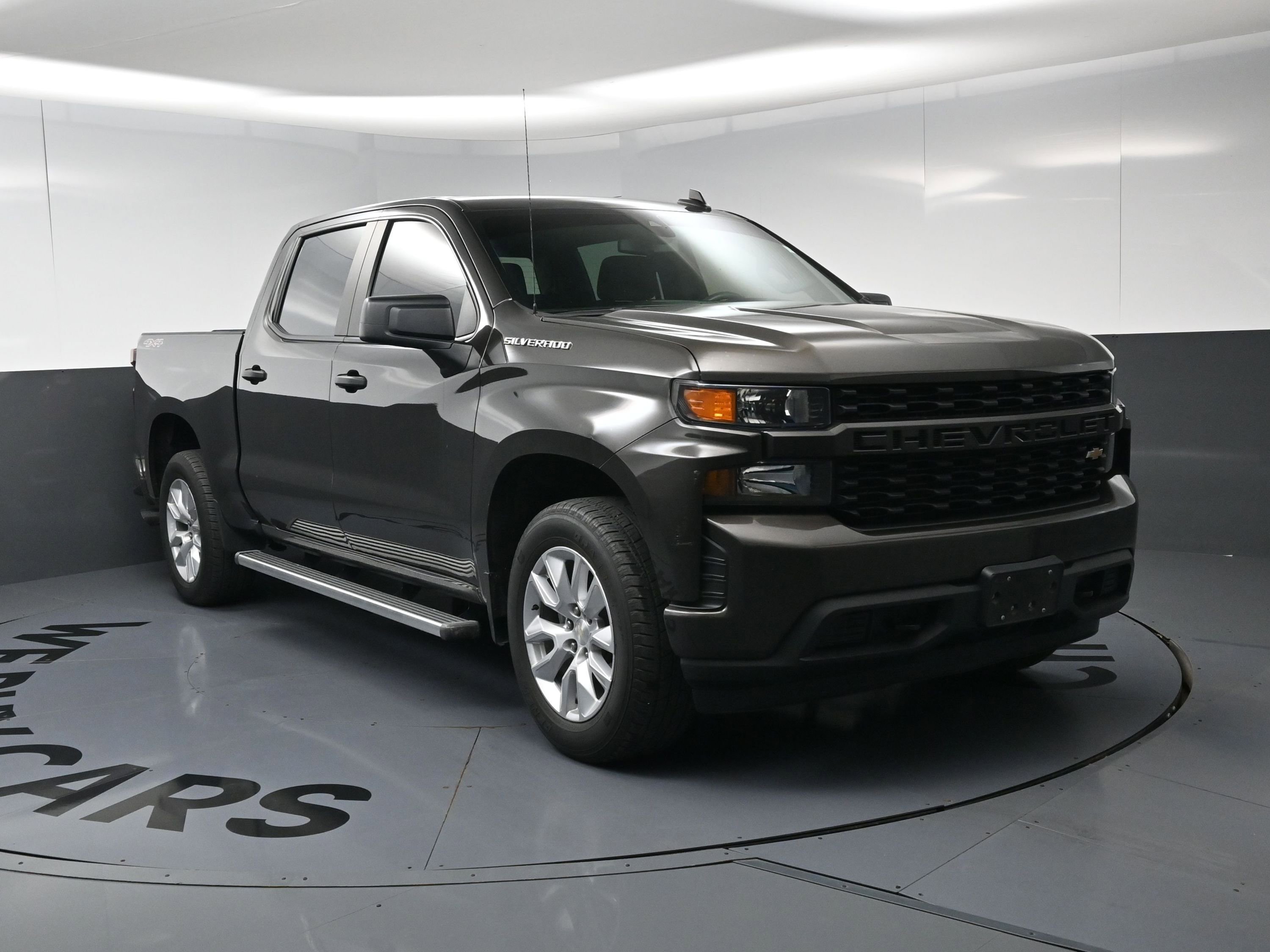 Used 2022 Chevrolet Silverado 1500 Custom w/ Safety Confidence Package AWD/4WD image 3