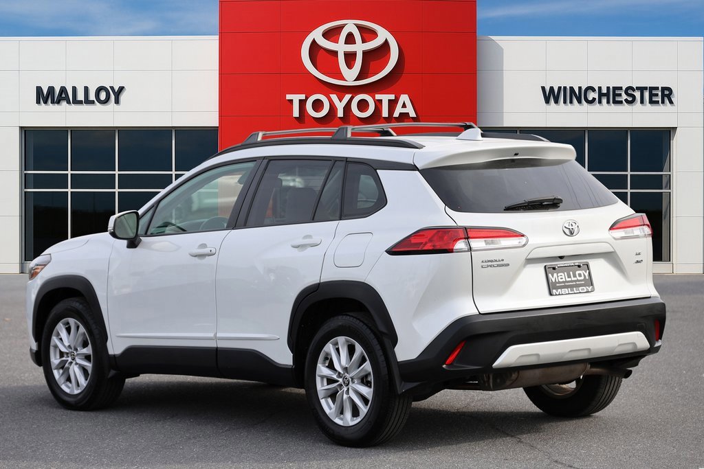 Used 2022 Toyota Corolla Cross LE image 2