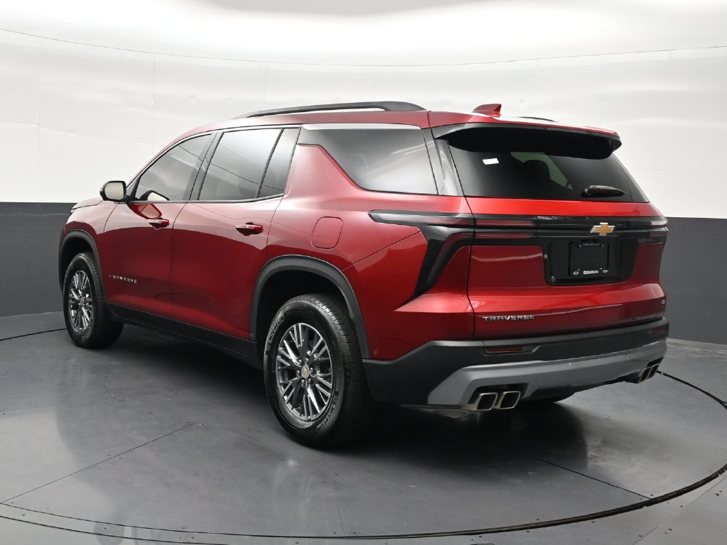 Used 2024 Chevrolet Traverse LT w/ Enhanced Driving Package FWD image 3