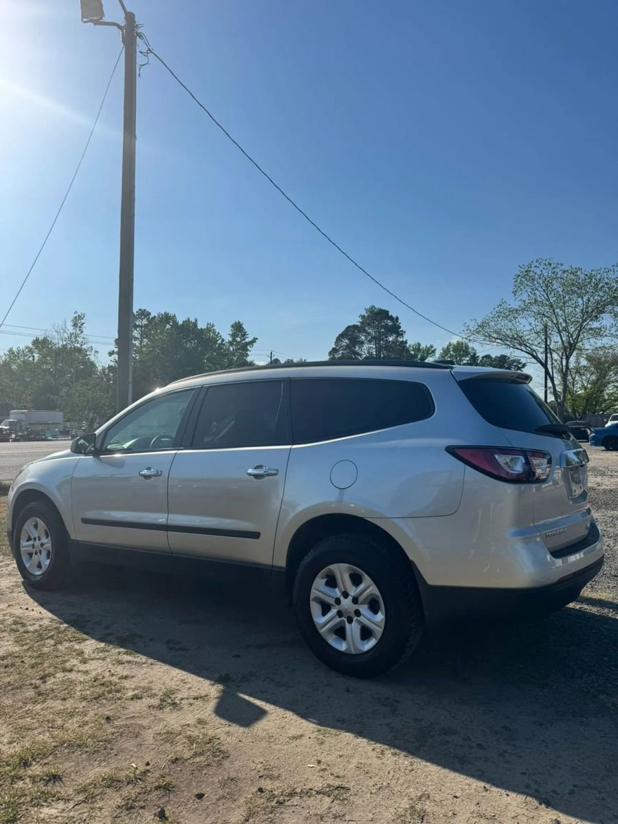 Used 2017 Chevrolet Traverse LS FWD image 6