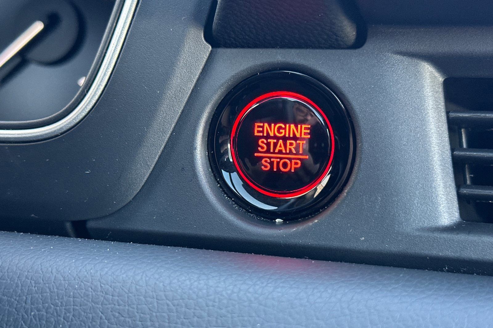 Used 2025 Honda Pilot Touring image 24