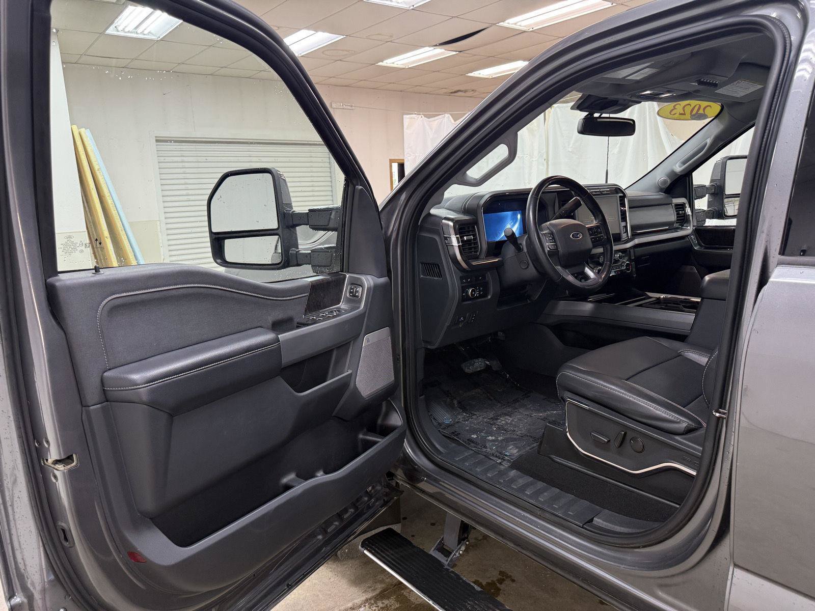 Used 2023 Ford F250 Lariat w/ Lariat Ultimate Package AWD/4WD image 9
