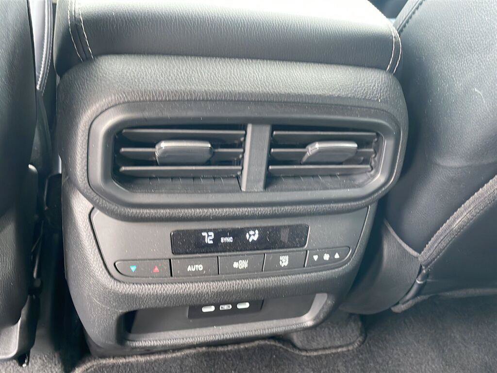 Used 2024 Honda Pilot Touring image 17