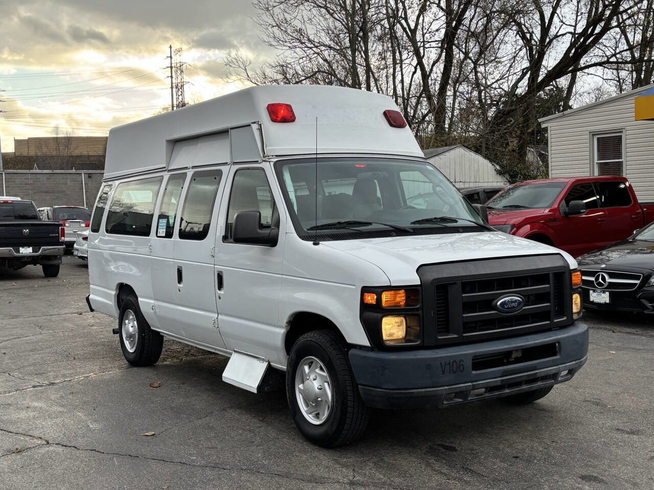 Used 2011 Ford E-250 and Econoline 250 Extended w/ PWR Group image 2