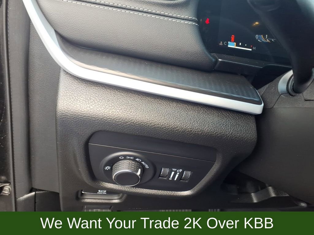 Used 2024 Jeep Grand Cherokee L Altitude image 31