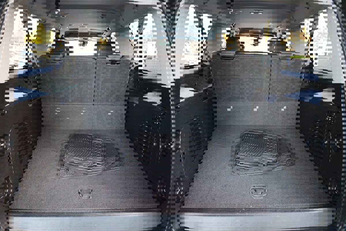 Used 2018 Chevrolet Suburban Premier image 17