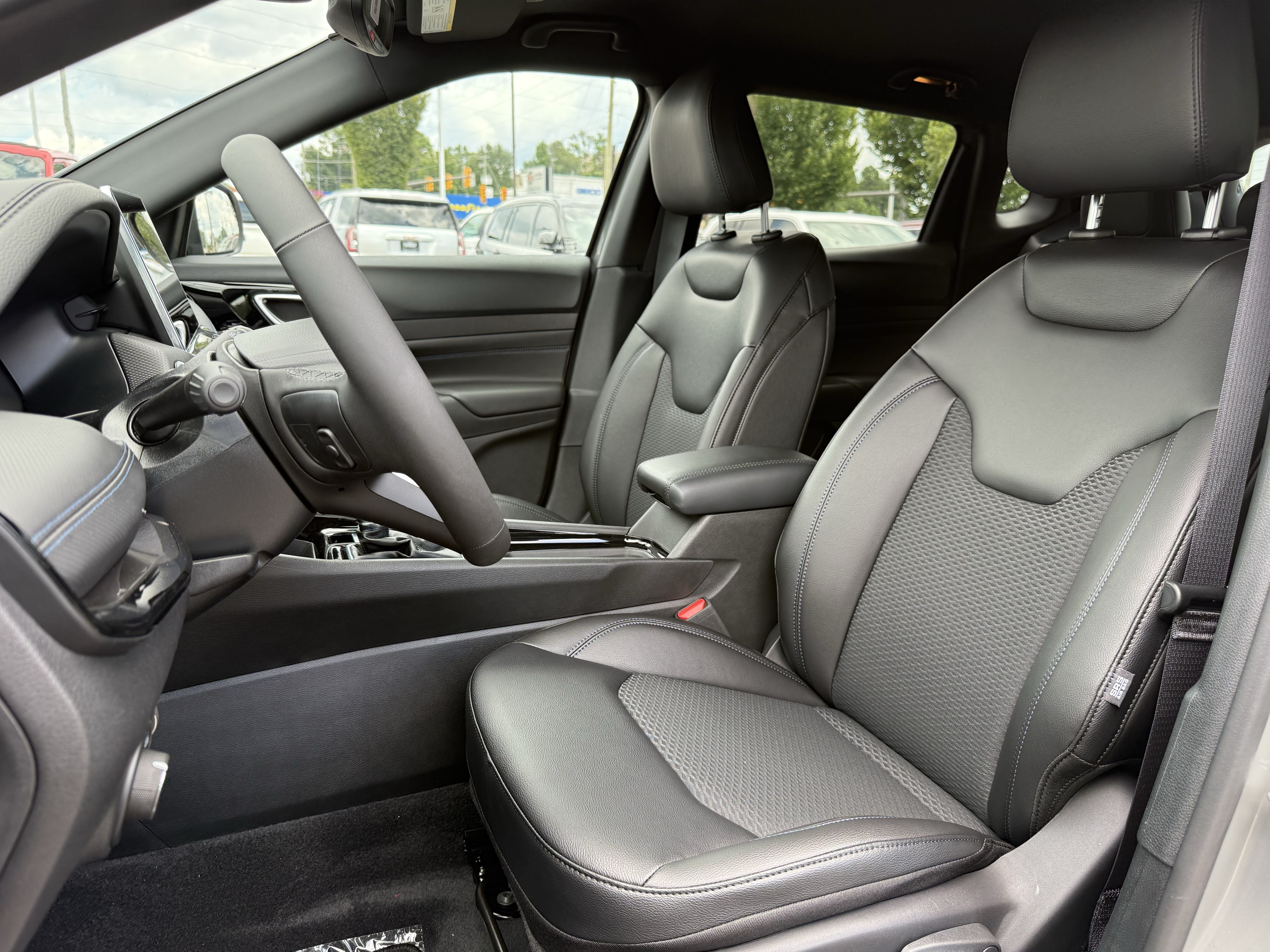 New 2026 Jeep Compass Latitude AWD/4WD image 16