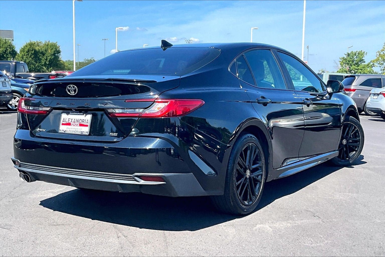 Used 2025 Toyota Camry SE FWD image 12
