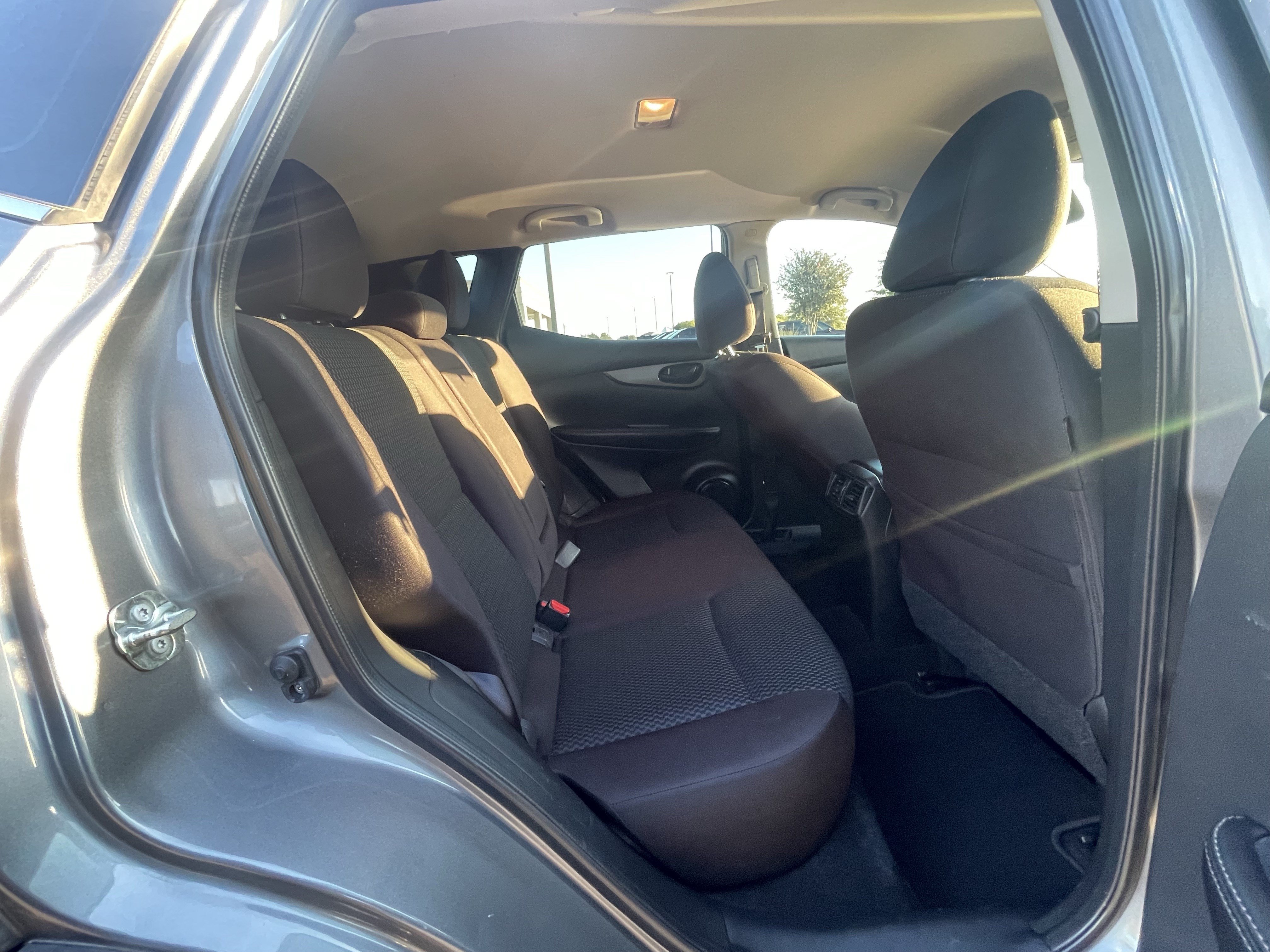 Used 2018 Nissan Rogue Sport S w/ S Appearance Package FWD image 11