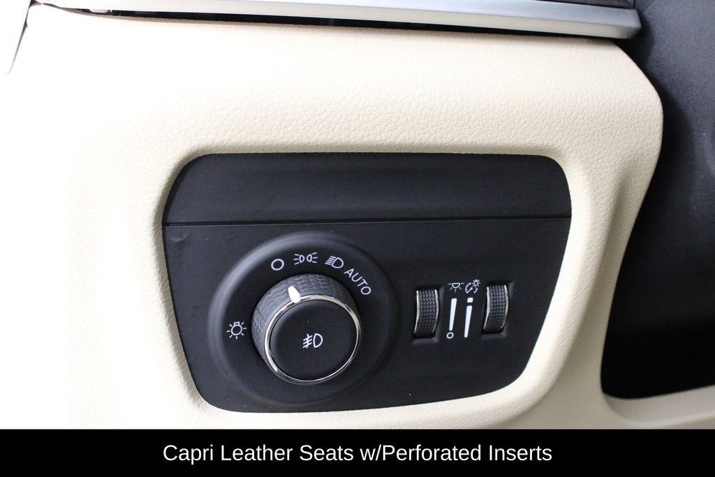 Used 2021 Jeep Grand Cherokee L Limited w/ Luxury Tech Group II image 24