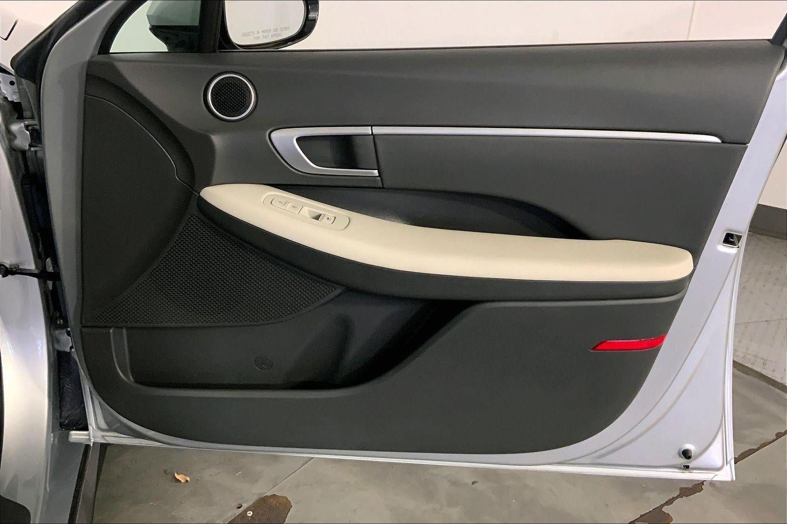 Used 2025 Hyundai Sonata SEL FWD image 25