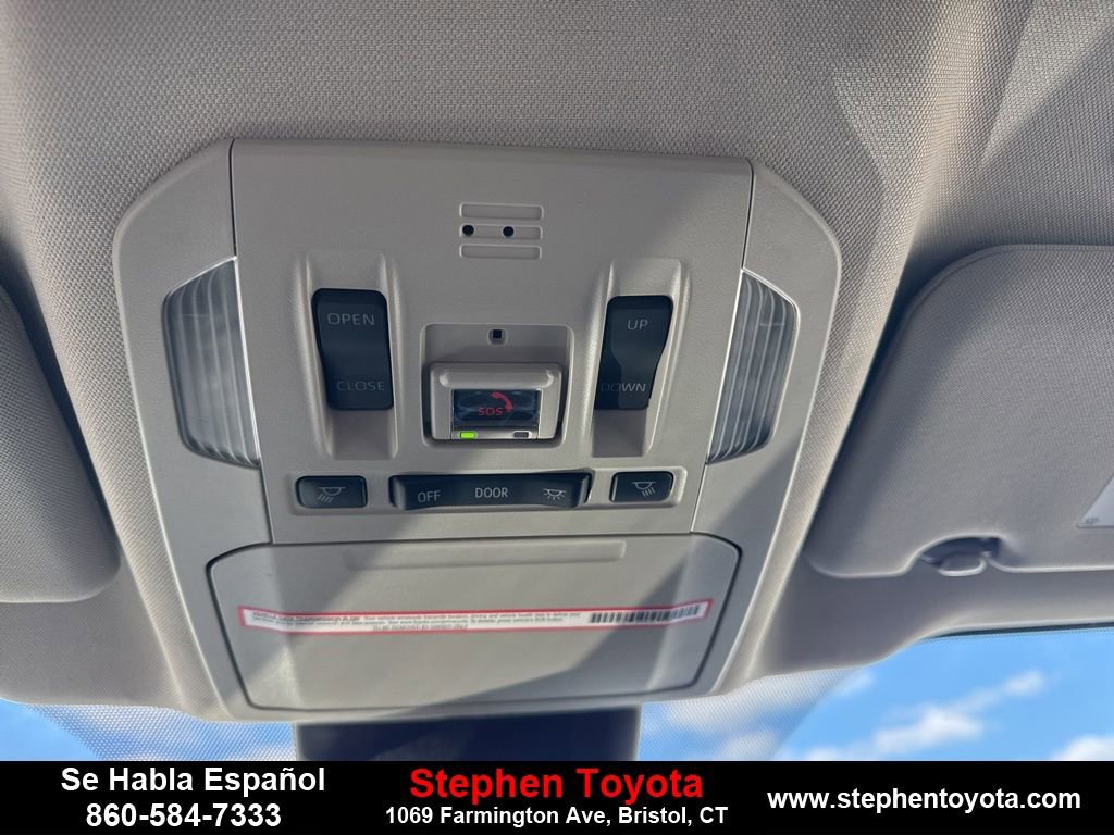 Used 2023 Toyota Highlander XLE AWD/4WD image 23