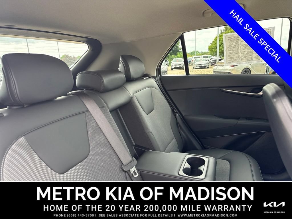 Used 2025 Kia Niro EX FWD image 40