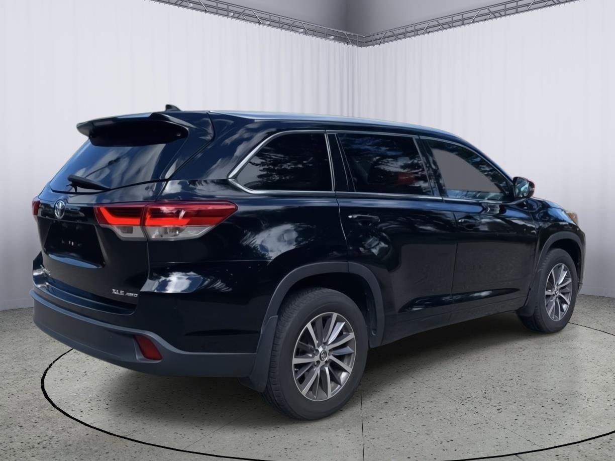 Used 2018 Toyota Highlander XLE image 4
