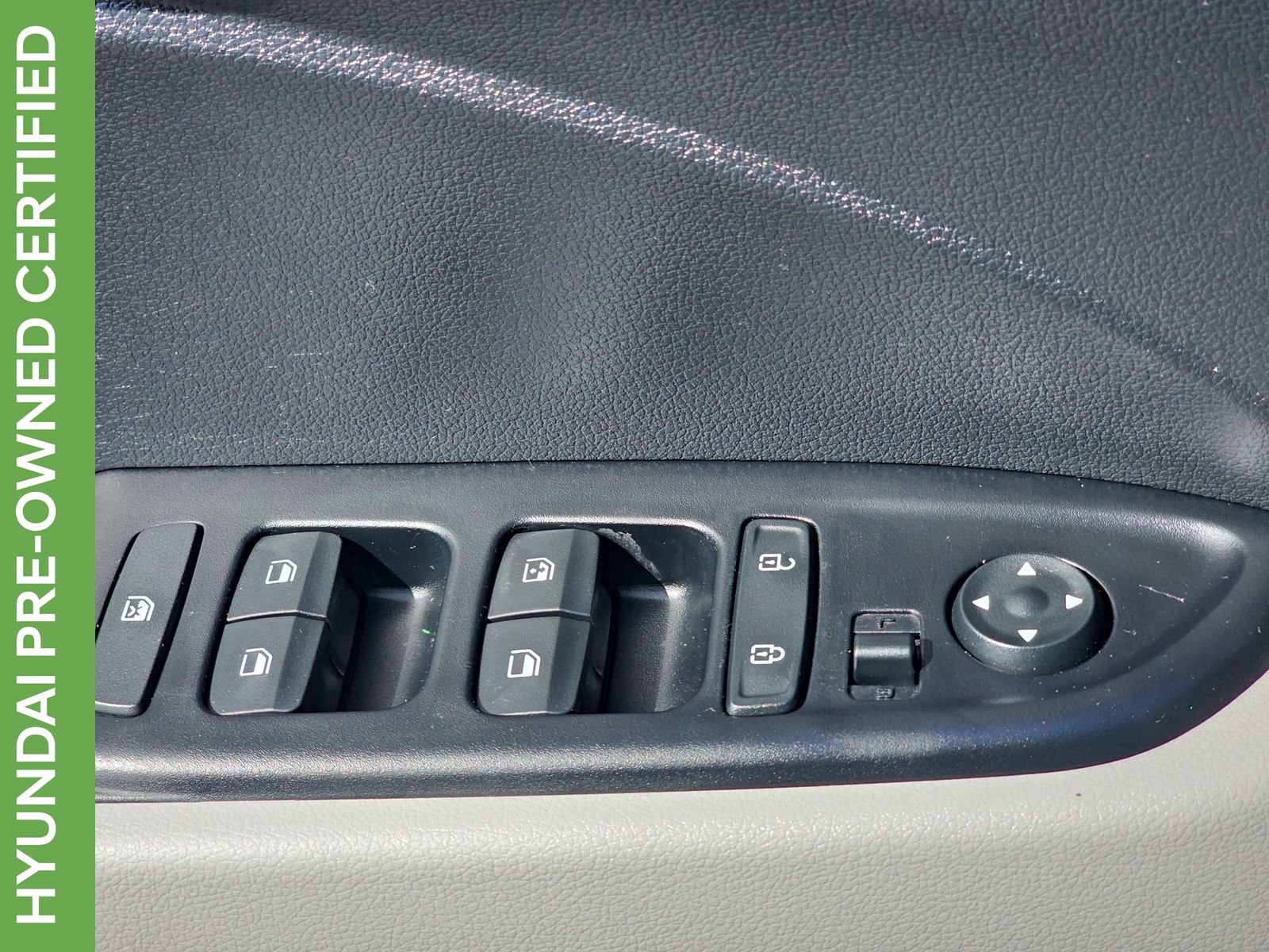 Certified 2023 Hyundai Venue SEL FWD image 28