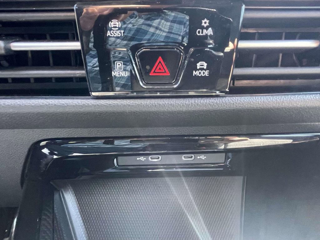 Used 2024 Volkswagen GTI SE image 29