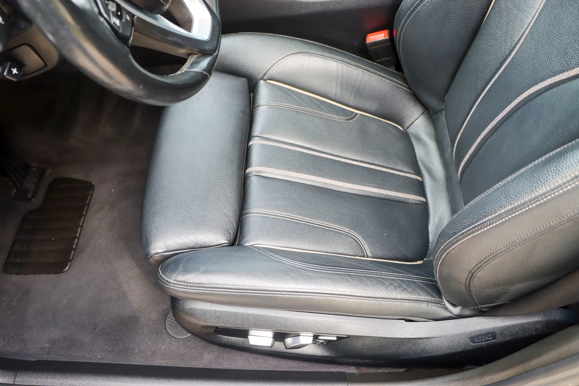 Used 2018 BMW 540i w/ Premium Package RWD image 16