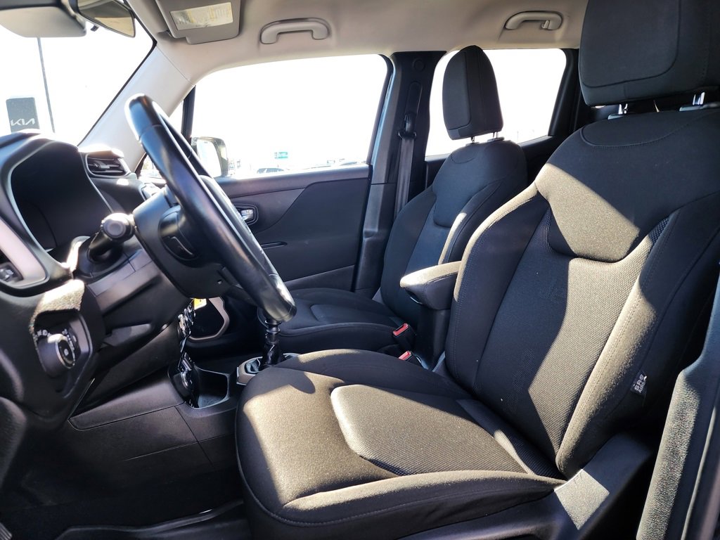 Used 2016 Jeep Renegade Latitude image 10