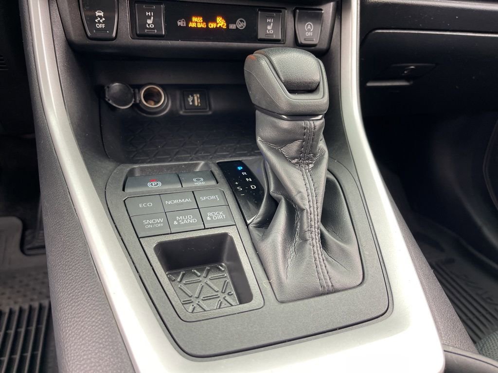 Used 2025 Toyota RAV4 XLE w/ Convenience Package image 15