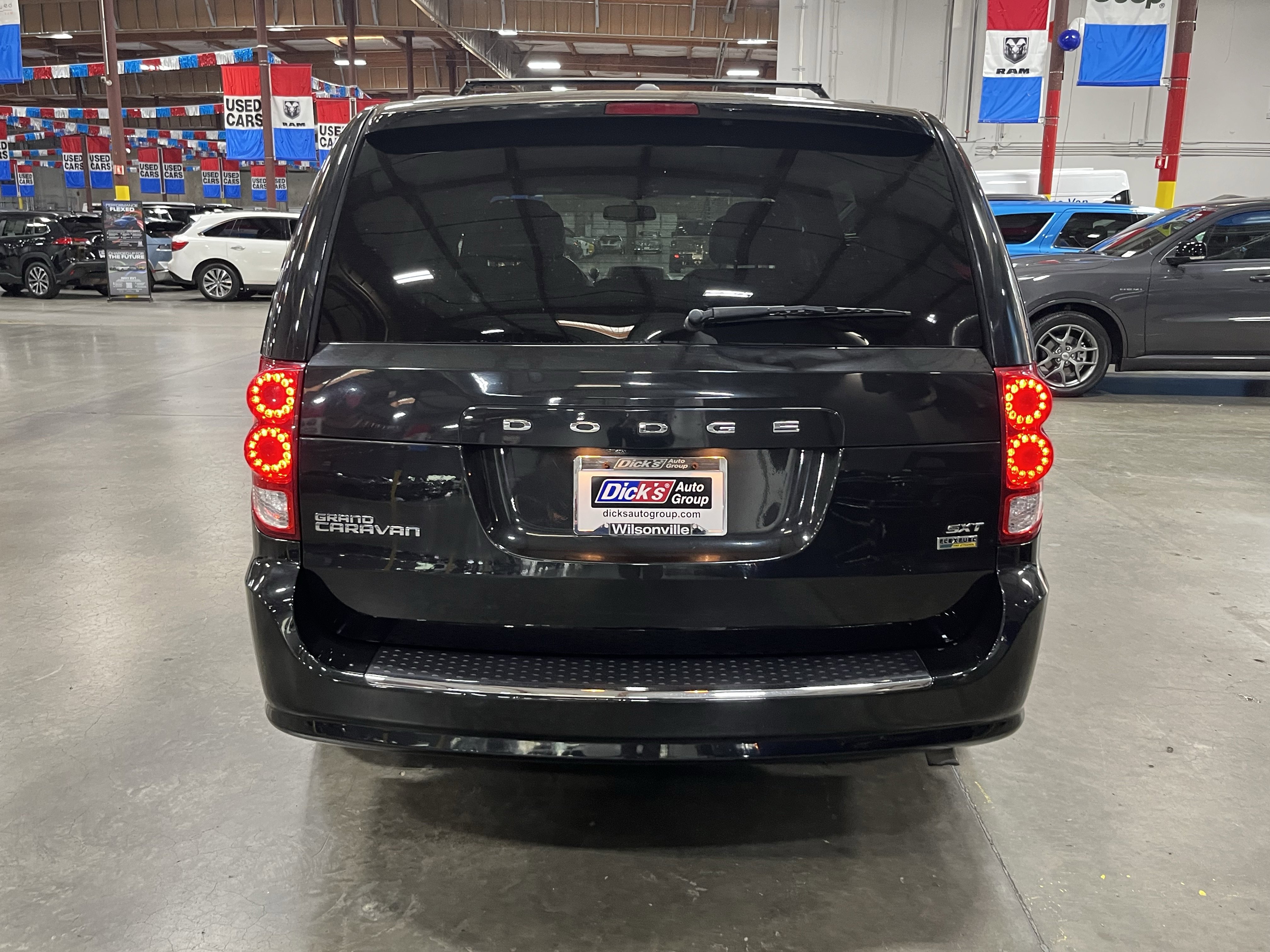 Used 2017 Dodge Grand Caravan SXT FWD image 4