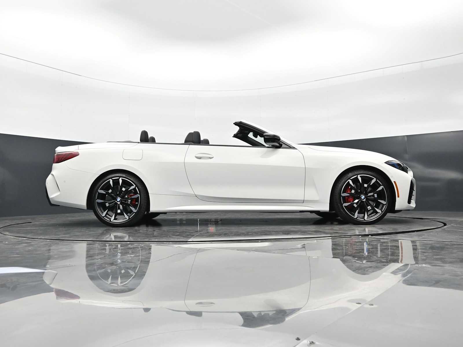 Used 2025 BMW 430i Convertible w/ M Sport Package RWD image 30