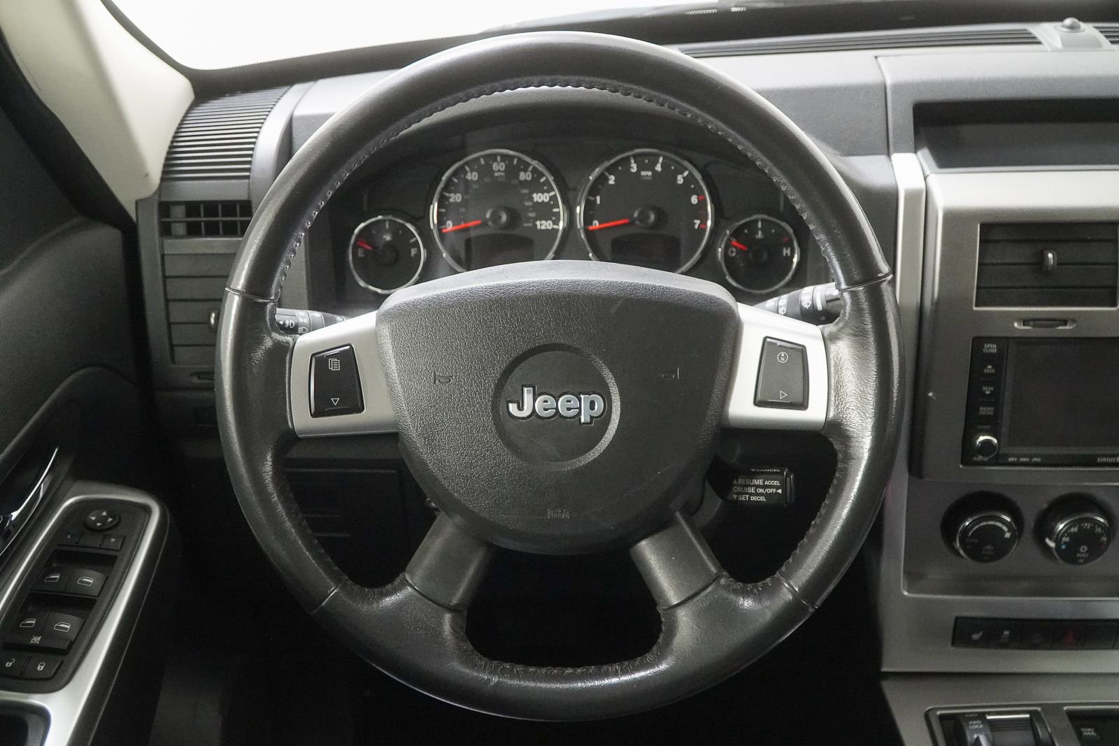 Used 2010 Jeep Liberty Limited w/ Tire & Wheel Group AWD/4WD image 22