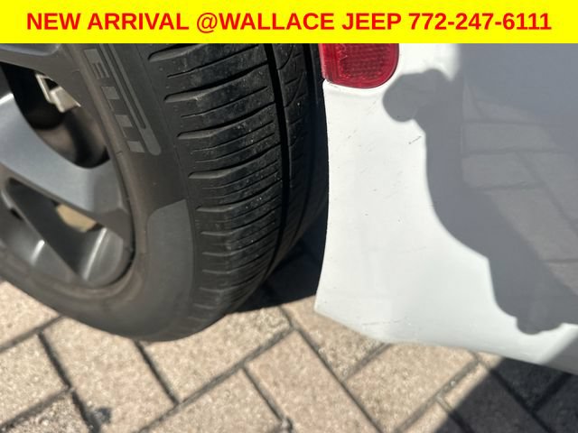 Used 2023 Chrysler Pacifica Touring-L w/ S Appearance Package AWD/4WD image 11
