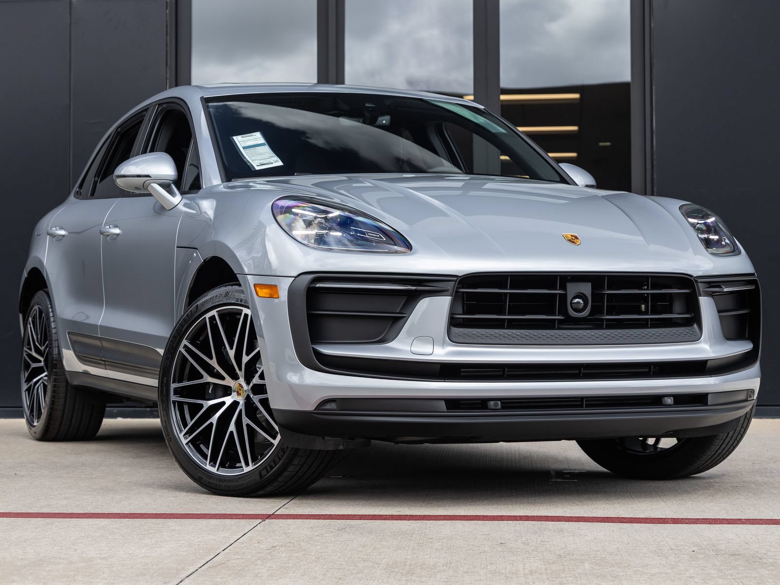 Certified 2026 Porsche Macan AWD/4WD image 6