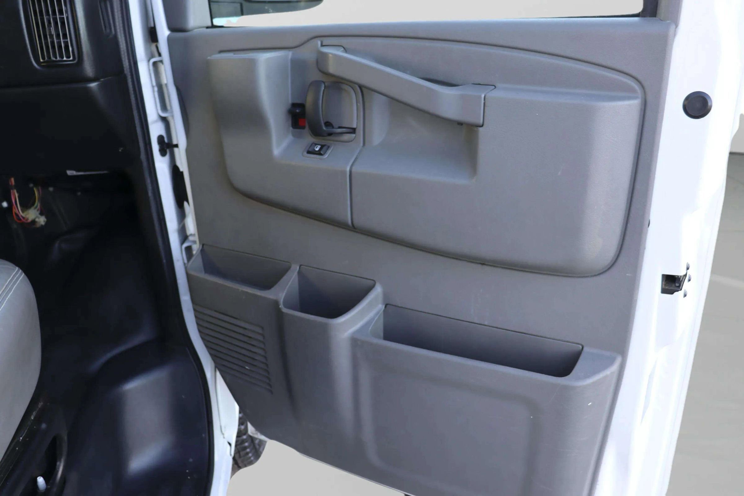 Used 2016 Chevrolet Express 2500 image 30