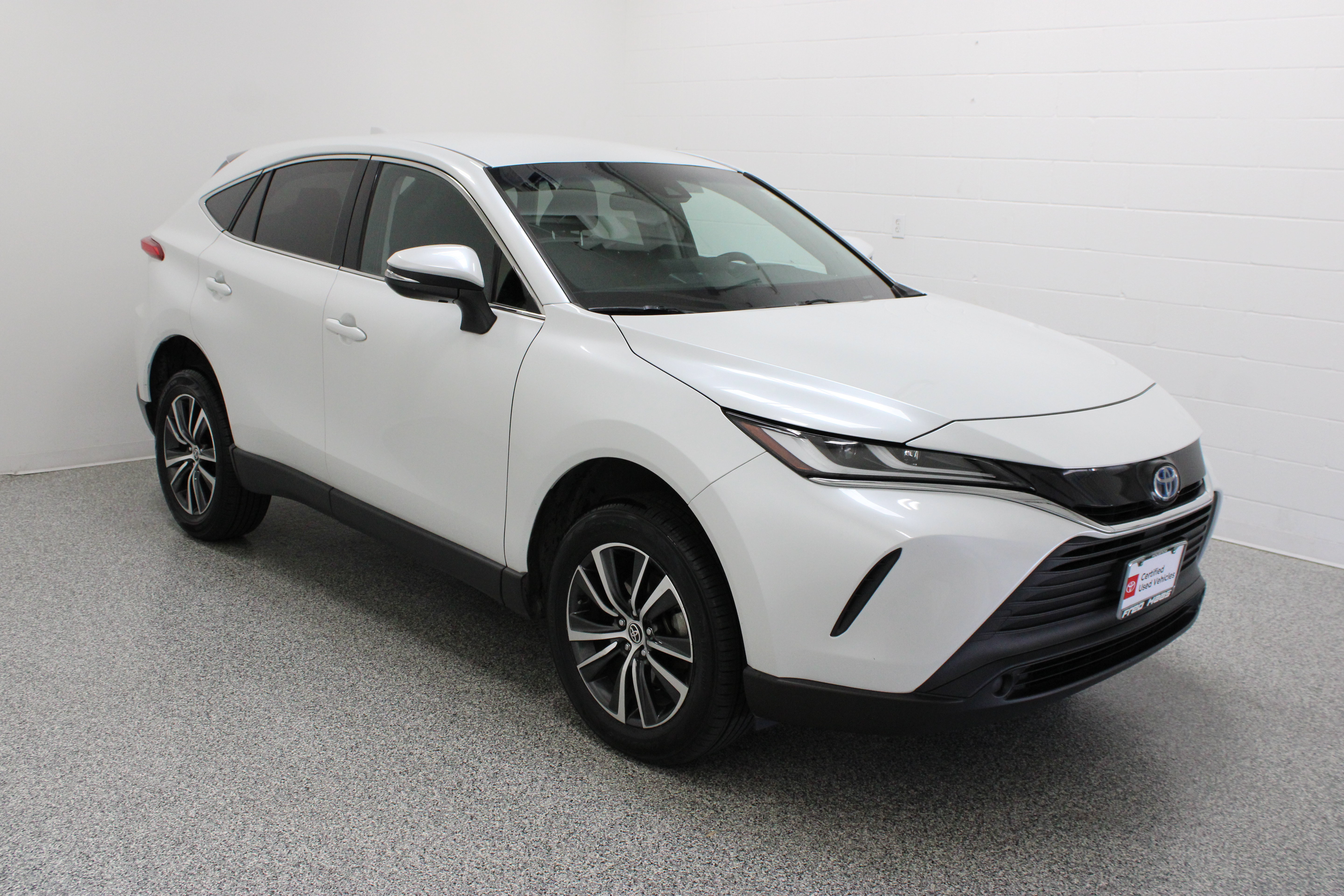 Certified 2023 Toyota Venza LE AWD/4WD image 4