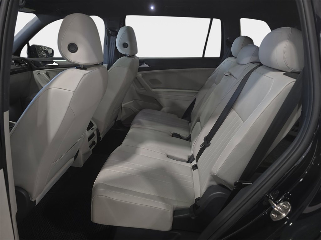 Used 2024 Volkswagen Tiguan SE R-Line image 12