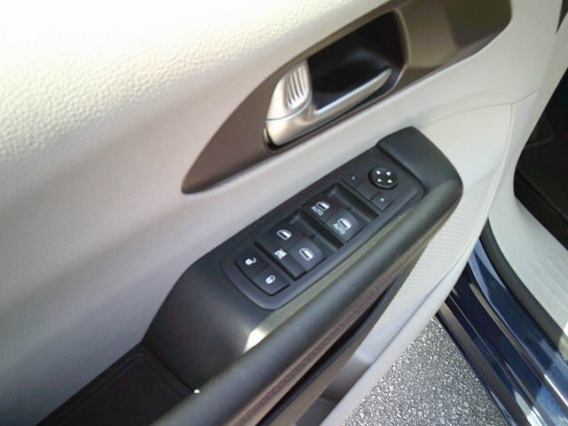 Used 2018 Chrysler Pacifica Touring Plus image 6