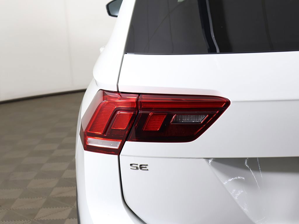 Used 2022 Volkswagen Tiguan SE R-Line image 16